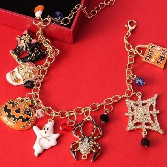 HALLOWEEN SALE Gold Crystal Pumpkin Cat Ghost Spider Charm Bracelet - Picture 1 of 4